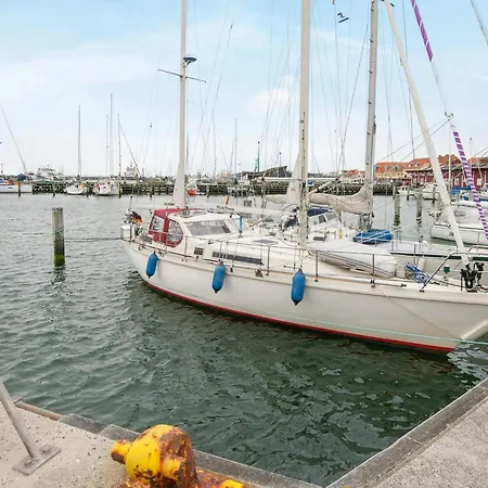 8 Person In Thyboron-by Traum * Thyborøn