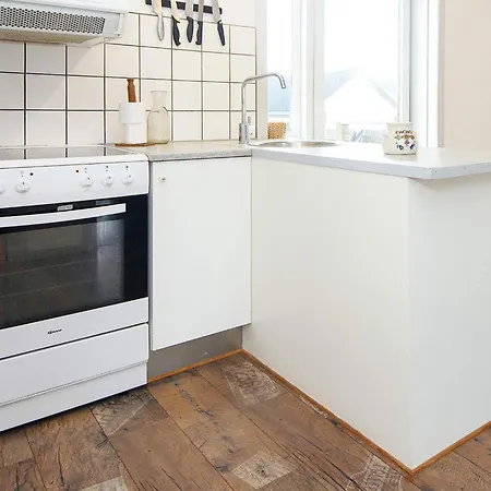 8 Person In Thyboron-by Traum * Thyborøn